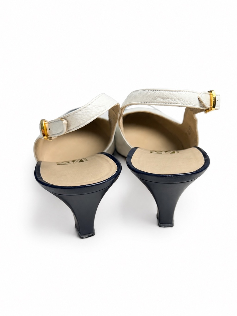 Salvatore Ferragamo Slingback Heels 8B White Navy Leather Italy Vintage 1980’s - Picture 4 of 11